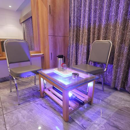 Hotel Horizon & Restaurant Surat Luaran gambar