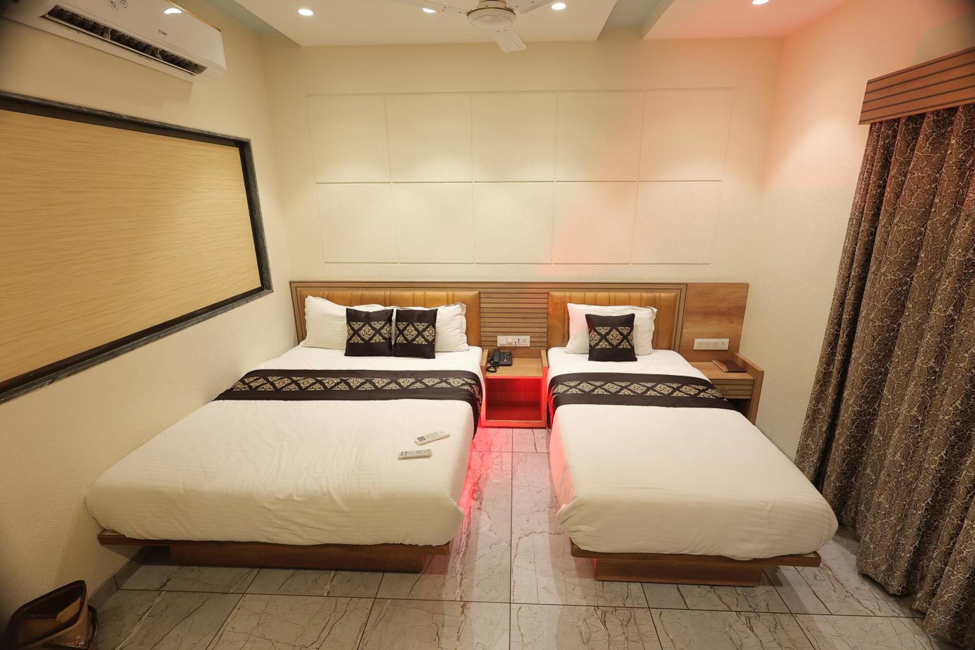 Hotel Horizon & Restaurant Surat Luaran gambar