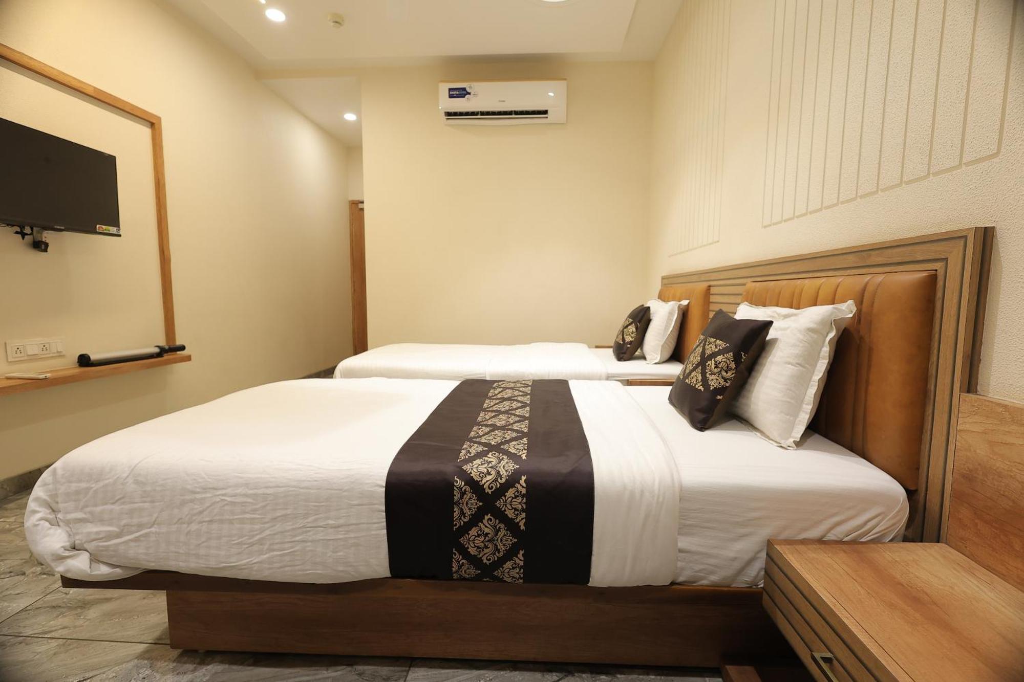 Hotel Horizon & Restaurant Surat Luaran gambar