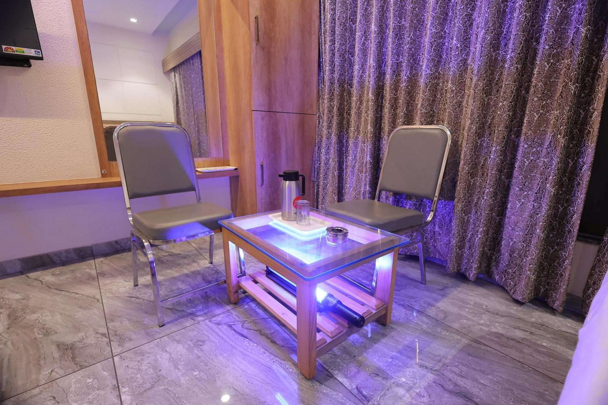 Hotel Horizon & Restaurant Surat Luaran gambar