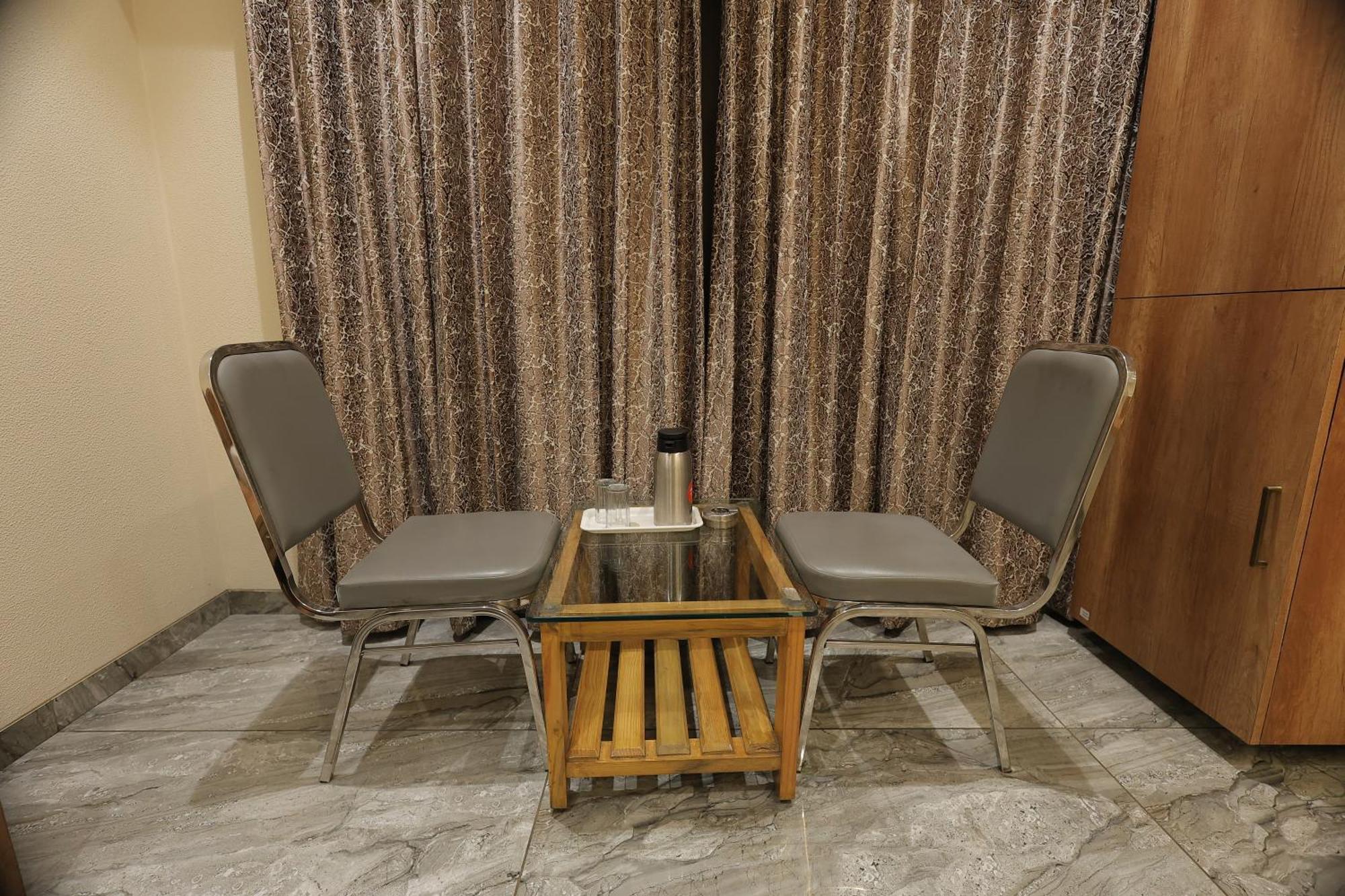 Hotel Horizon & Restaurant Surat Luaran gambar