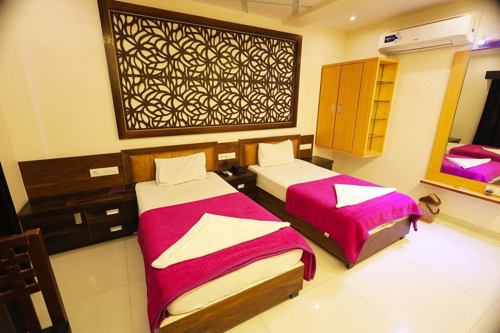 Hotel Horizon & Restaurant Surat Luaran gambar