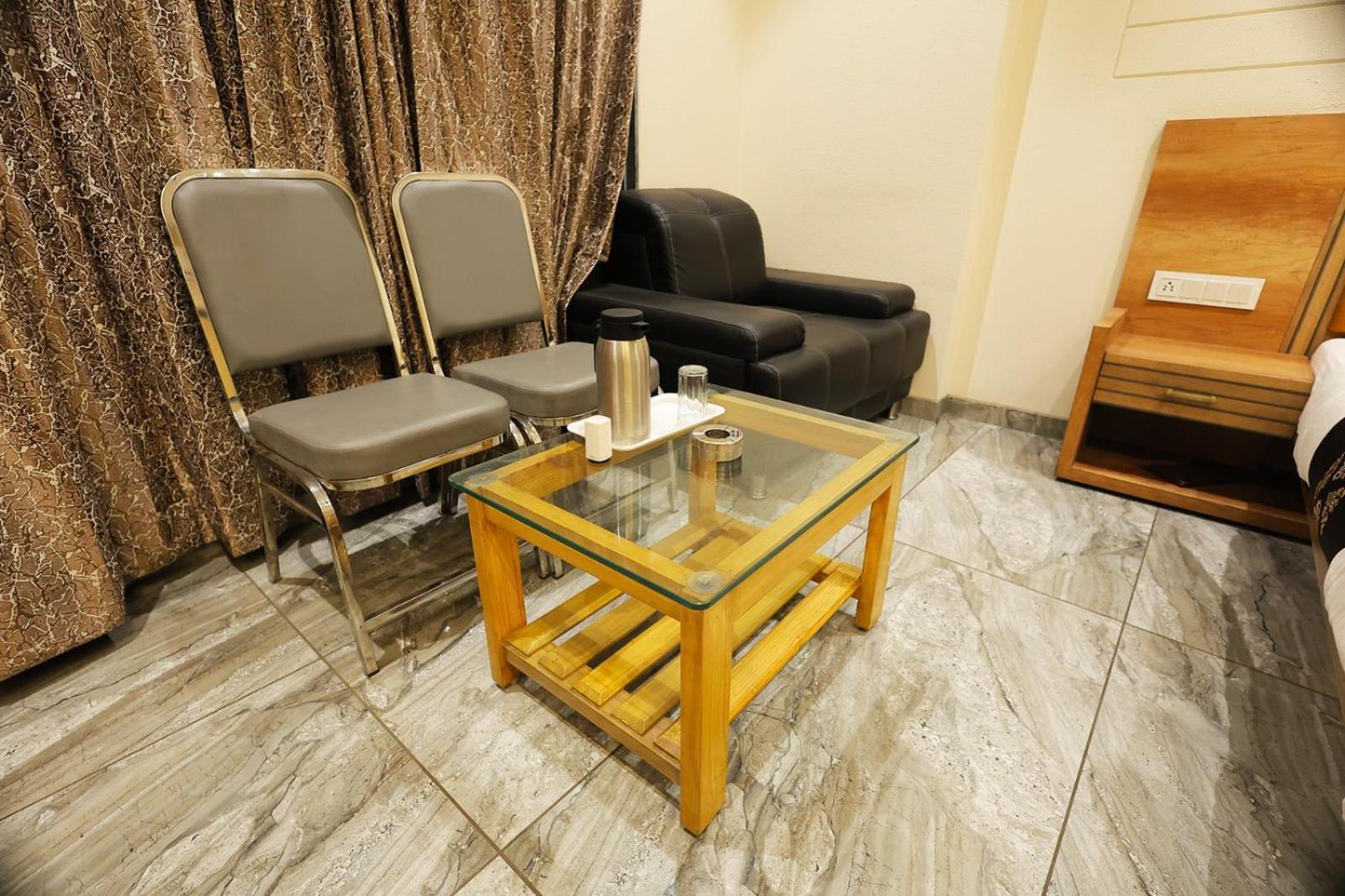 Hotel Horizon & Restaurant Surat Luaran gambar