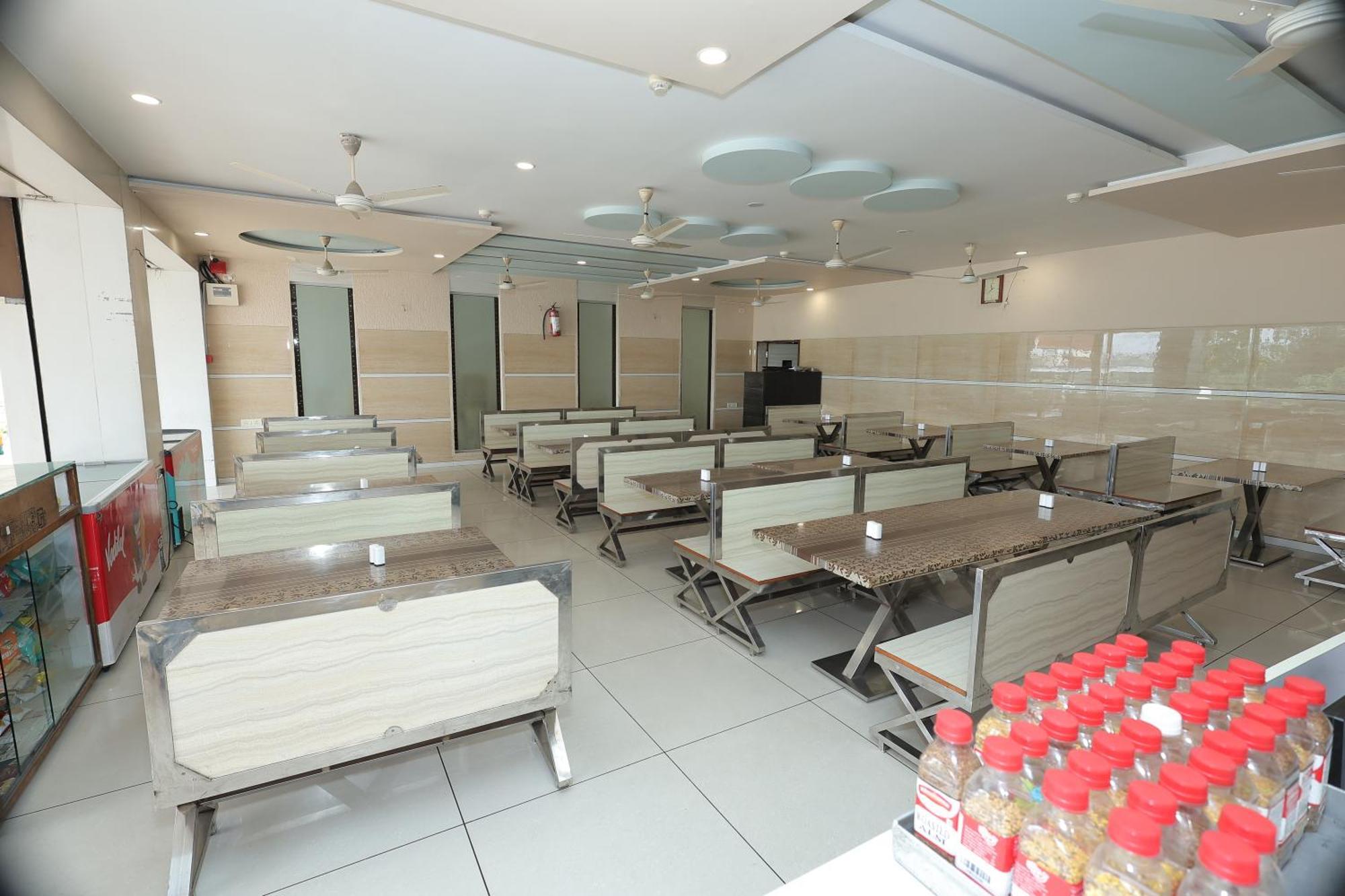 Hotel Horizon & Restaurant Surat Luaran gambar