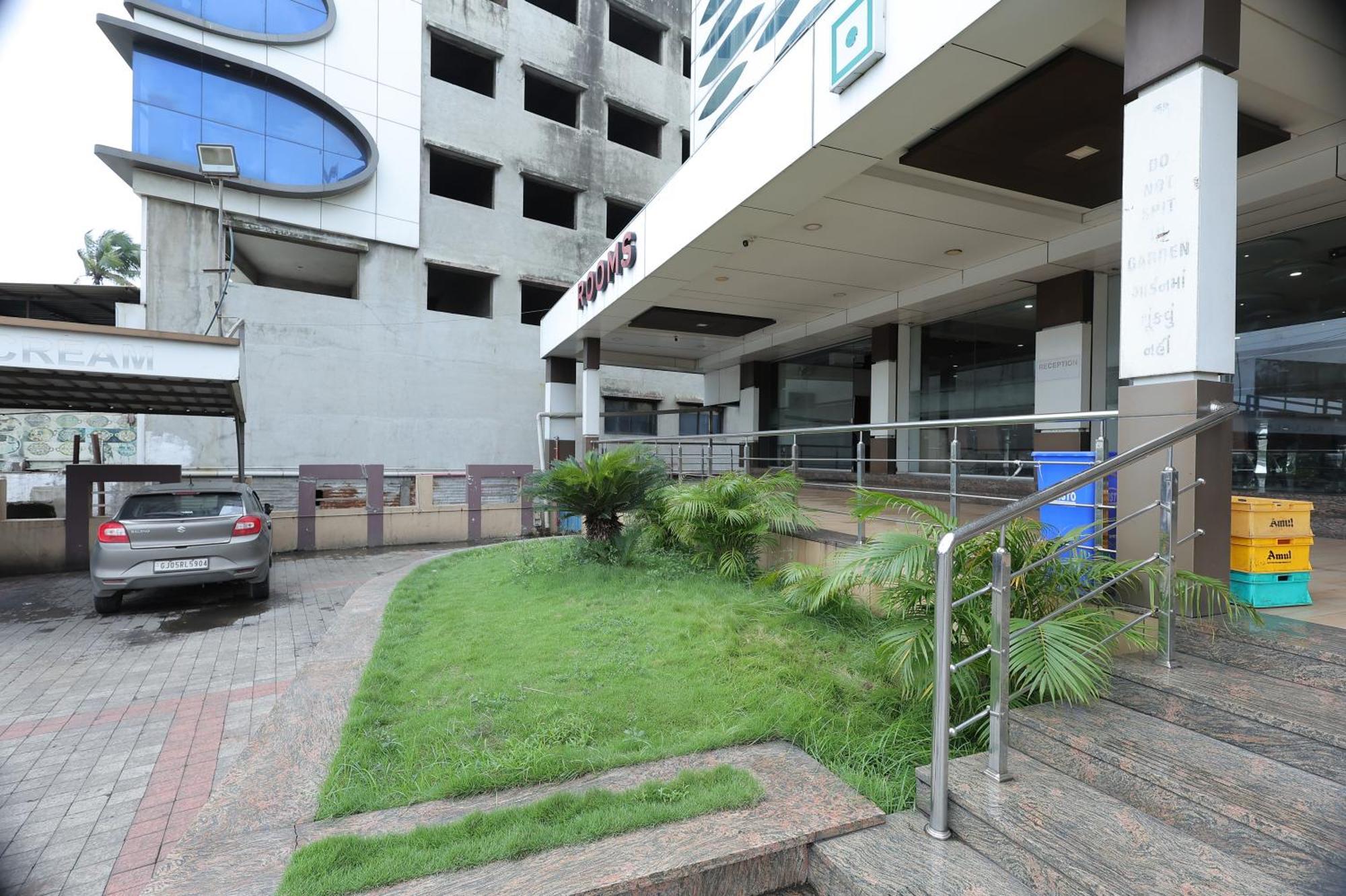 Hotel Horizon & Restaurant Surat Luaran gambar