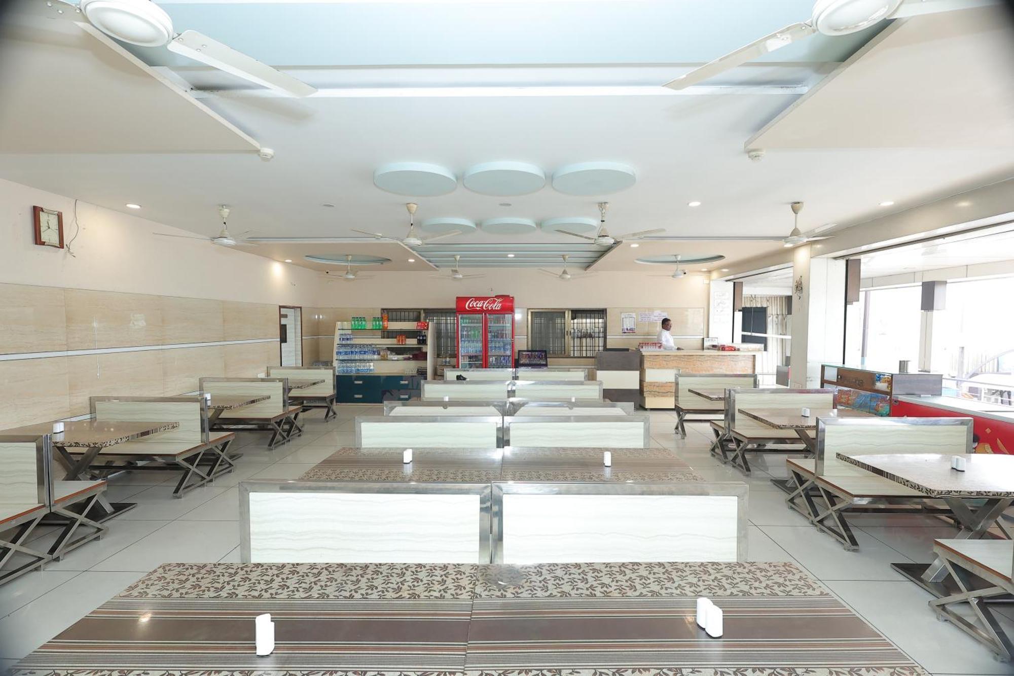 Hotel Horizon & Restaurant Surat Luaran gambar