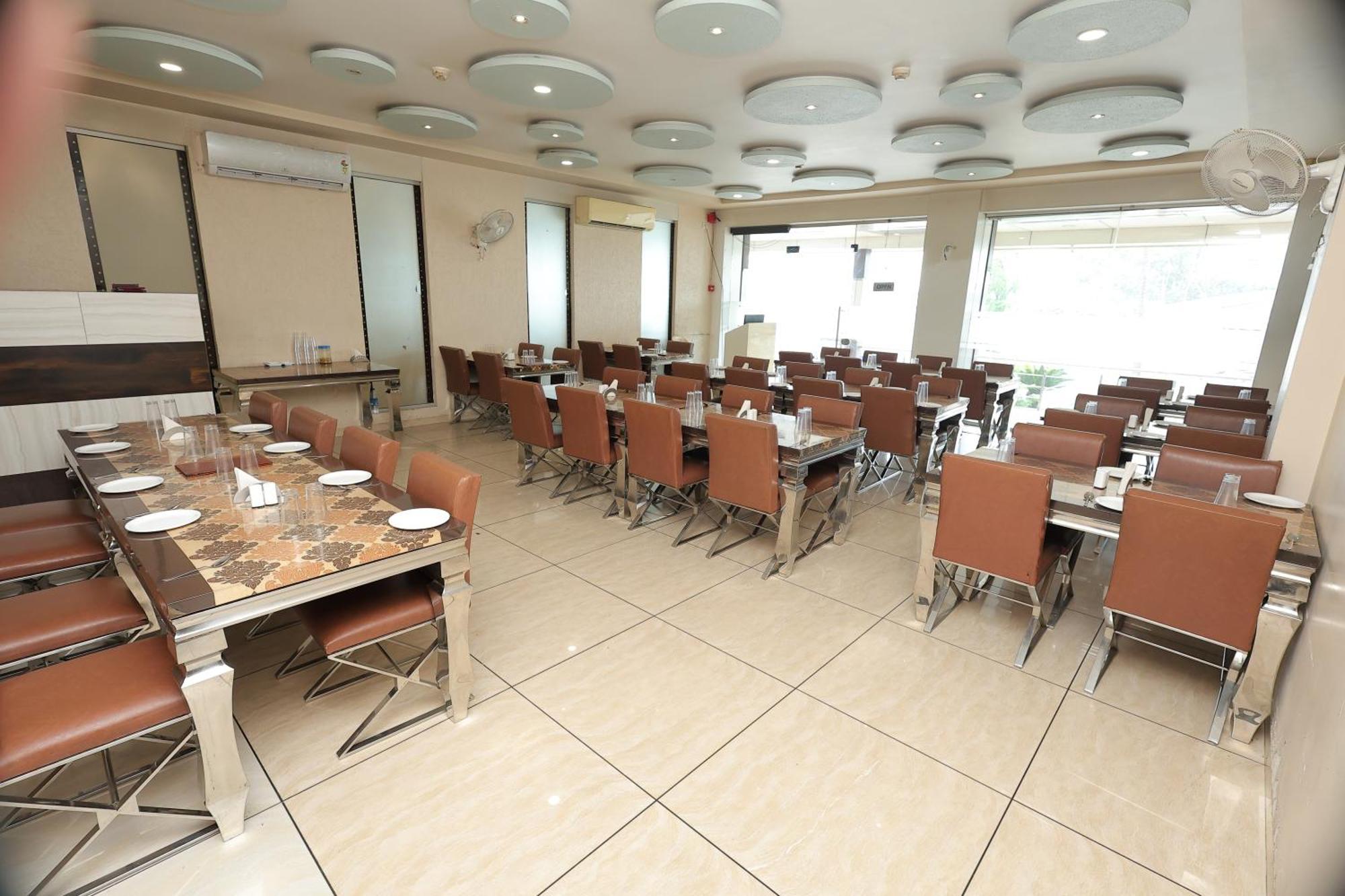 Hotel Horizon & Restaurant Surat Luaran gambar