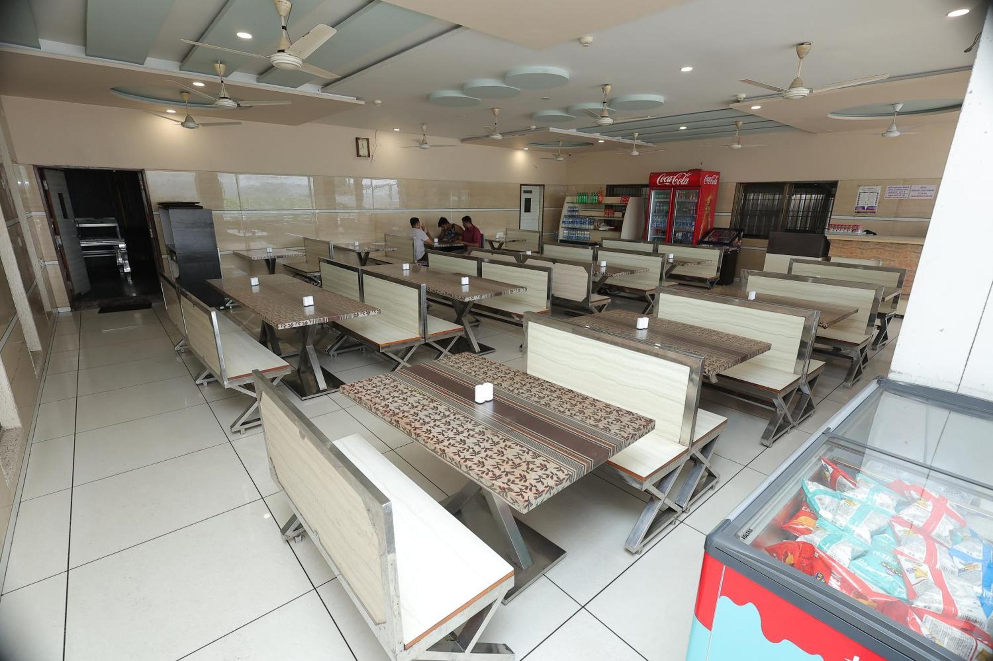 Hotel Horizon & Restaurant Surat Luaran gambar