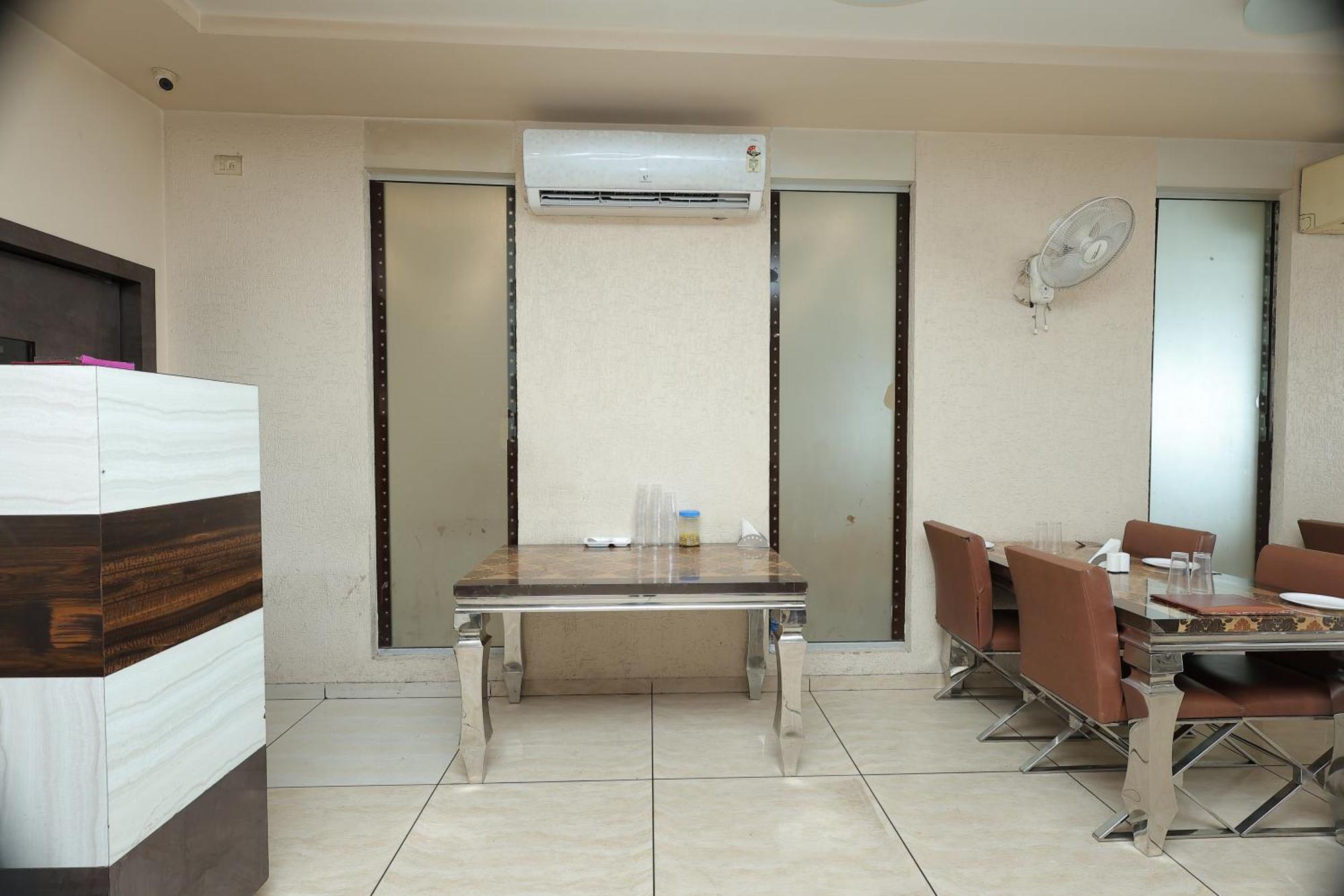 Hotel Horizon & Restaurant Surat Luaran gambar
