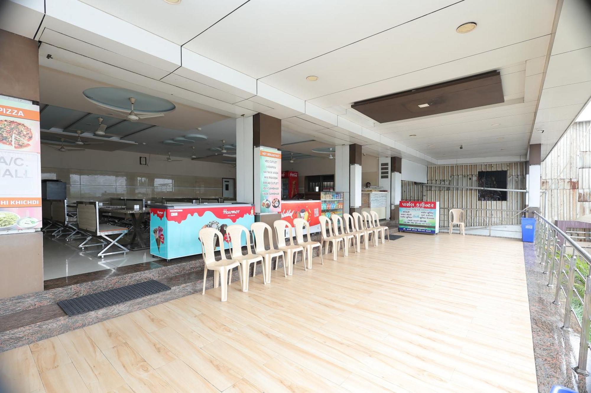 Hotel Horizon & Restaurant Surat Luaran gambar