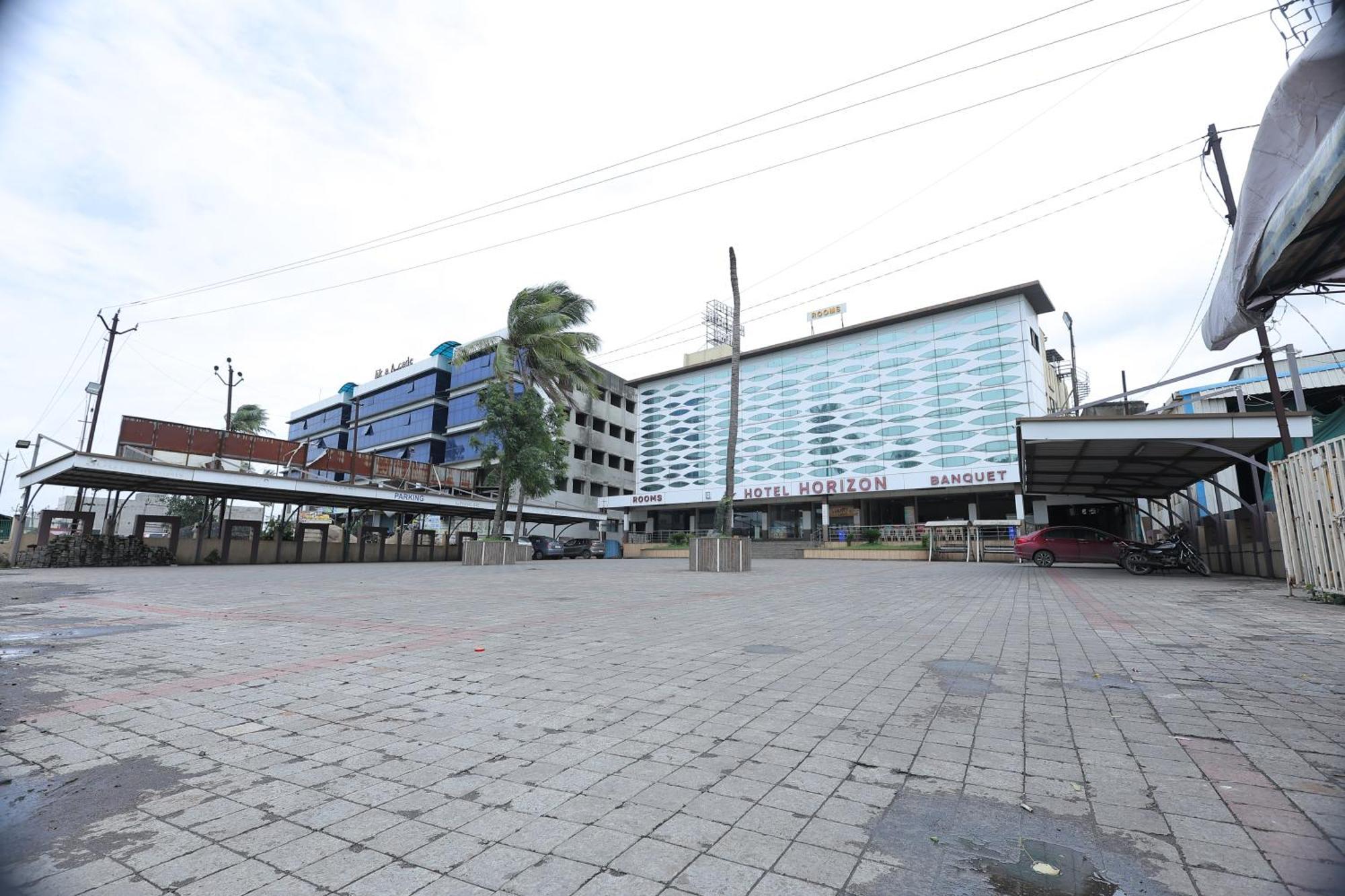 Hotel Horizon & Restaurant Surat Luaran gambar
