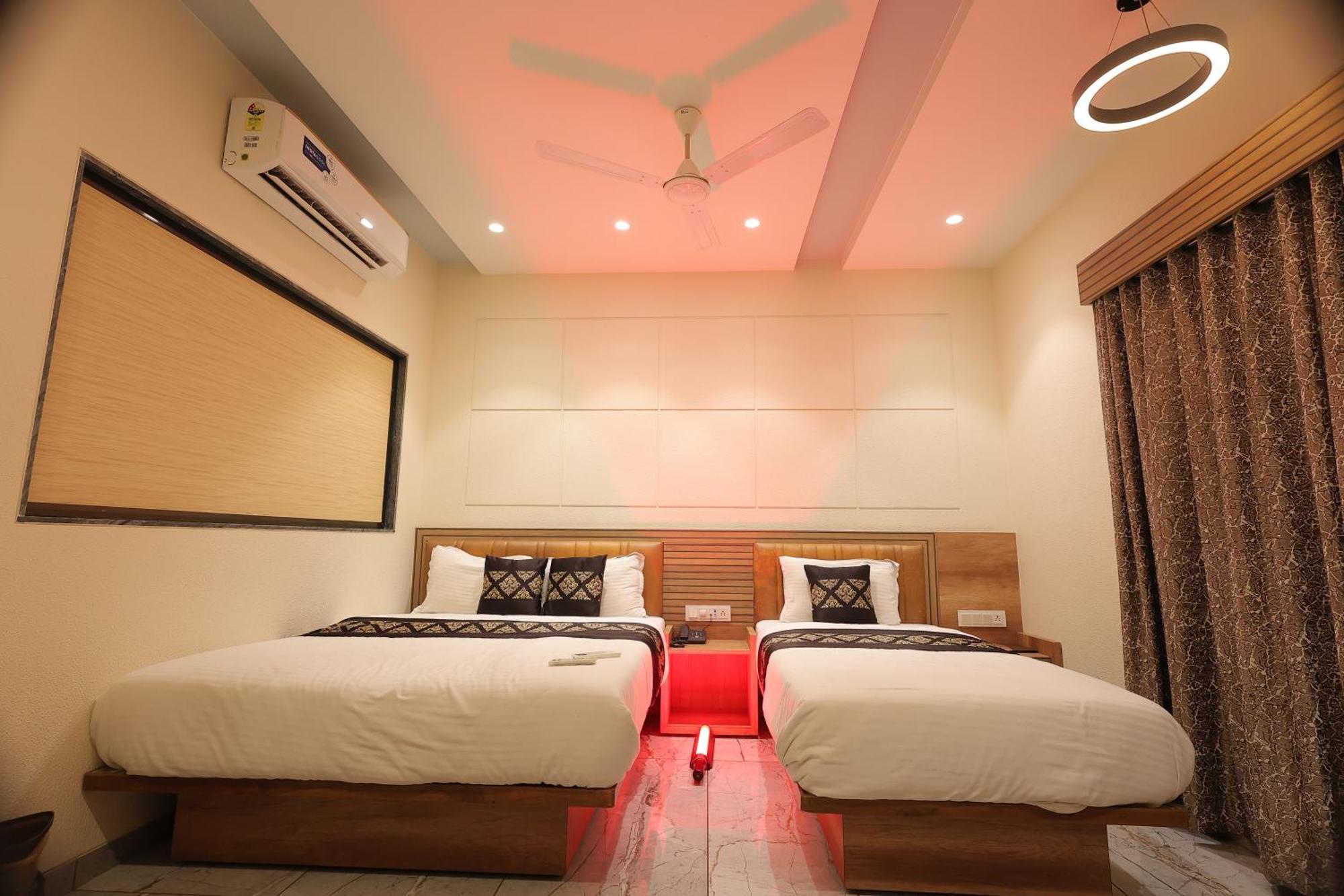 Hotel Horizon & Restaurant Surat Luaran gambar