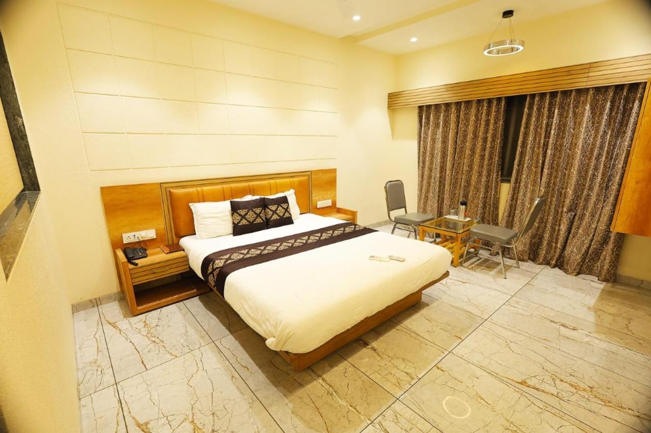 Hotel Horizon & Restaurant Surat Luaran gambar