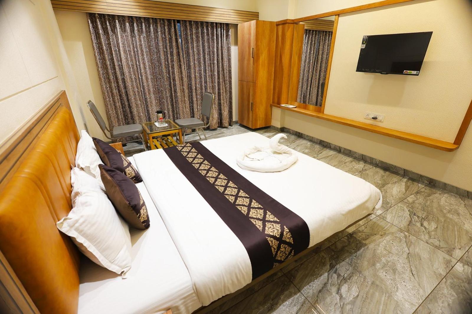 Hotel Horizon & Restaurant Surat Luaran gambar