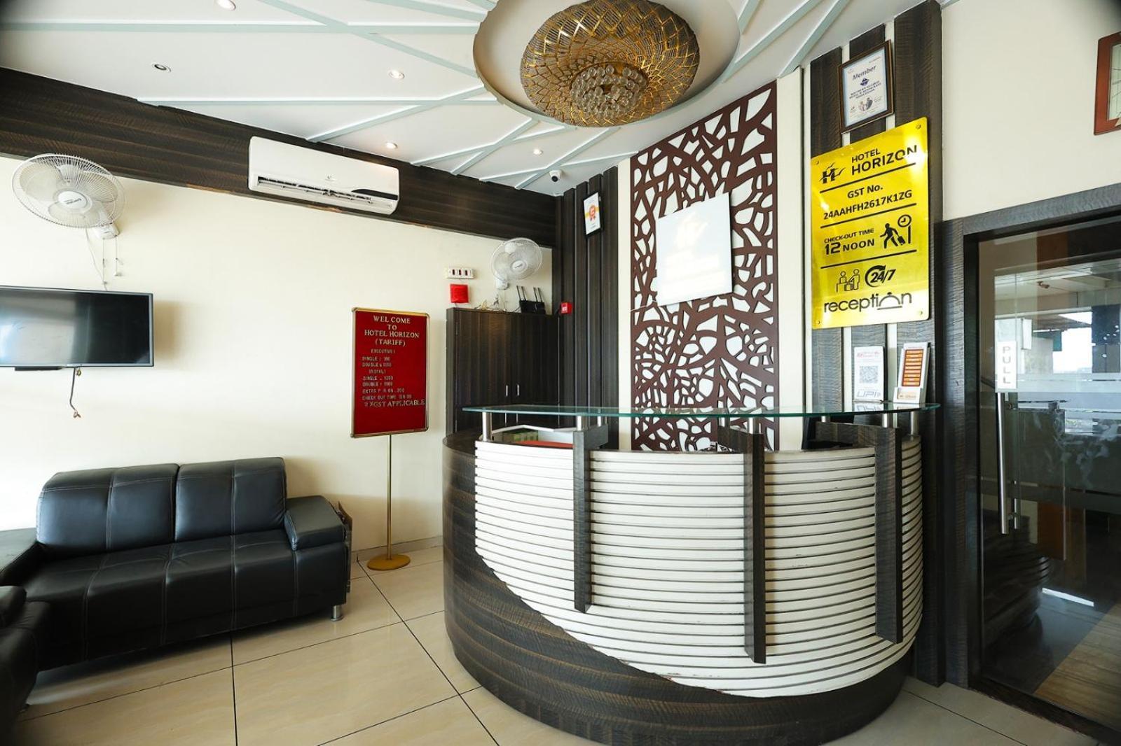 Hotel Horizon & Restaurant Surat Luaran gambar